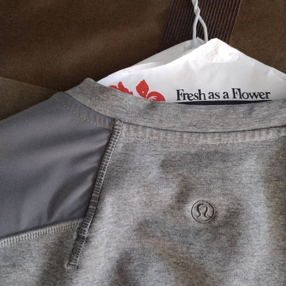 Lululemon VNeck Sweater small - Picture 3 of 4